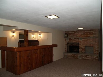 Family Room. Wet Bar, W/W Carpet, Spectacular Ceil