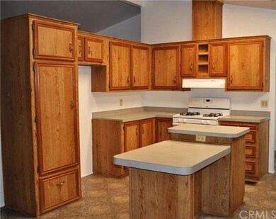 14153 Riviera Ct, Victorville, CA 92395 - photo 3