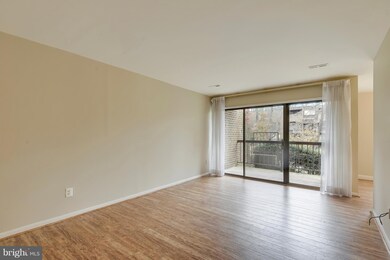 11212 Chestnut Grove Square unit 113, Reston, VA 20190 - photo 3