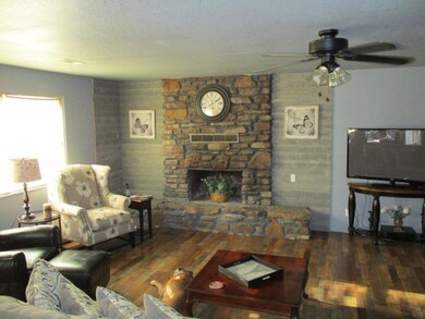 16864 Olive Rd, Fayetteville, AR 72701 - photo 5