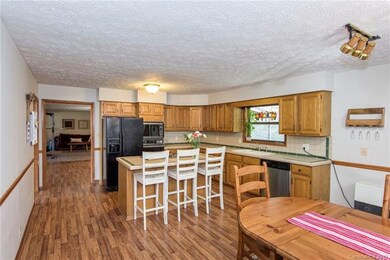 Large Eat-in Kitchen