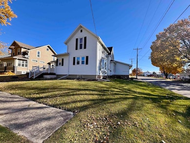 208 4th St SW, Waukon, IA 52172 - photo 3