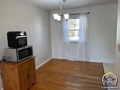 908 SE 35th Terrace, Topeka, KS 66605 - photo 4