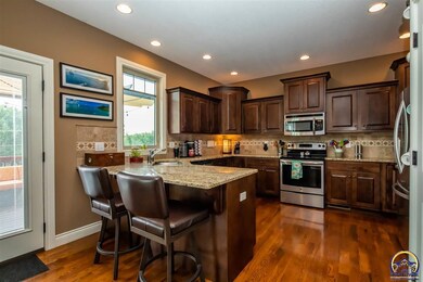 8009 SW 28th Cir, Topeka, KS 66614 - photo 6