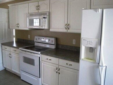 205 Lansing Ct, Jacksonville, NC 28540 - photo 3