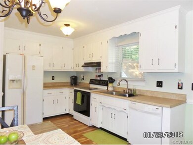Kitchen - 16 x 11 - New Flooring, All appliances c