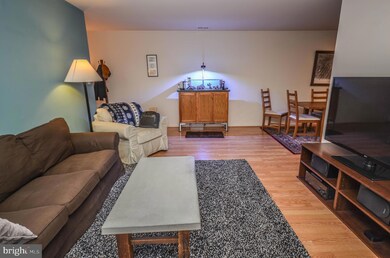 19949 Appledowre Cir, Germantown, MD 20876 - photo 5