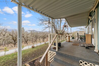 8149 Colonial Way, Central Point, OR 97502 - photo 4