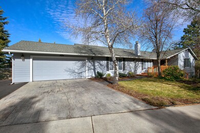 1916 NE Cliff Dr, Bend, OR 97701 - photo 2