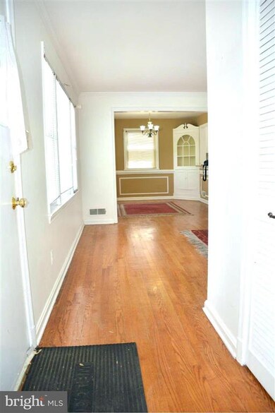 3314 Longwood Dr, Falls Church, VA 22041 - photo 2