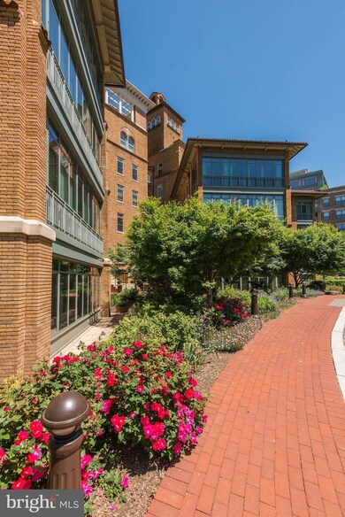 The Columbia Residences unit 636, Washington, DC 20037 - photo 2