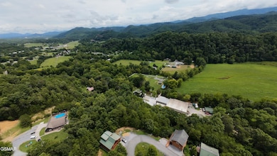 2027 Piney Overlook Ln, Sevierville, TN 37862 - photo 6