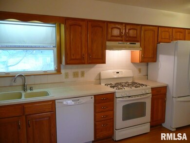 3732 N Pine St, Davenport, IA 52806 - photo 5