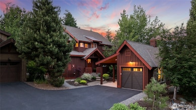 This Prospector Reach mountain retreat is steps away to all that Suncadia offers!