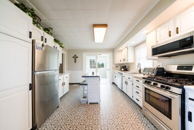 14. Kitchen 2
