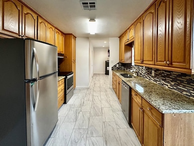 711 C St, Kerrville, TX 78028 - photo 4