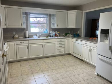 Kitchen tile floor