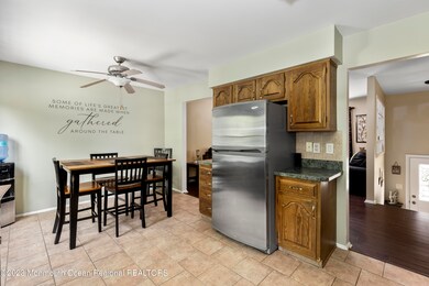 15 NEWBURY CIR HOWELL-24