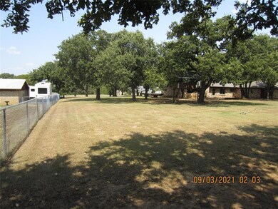 902 Greenbriar Dr, Joshua, TX 76058 - photo 7