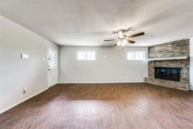 2124 Avis St, Mesquite, TX 75149 - photo 2
