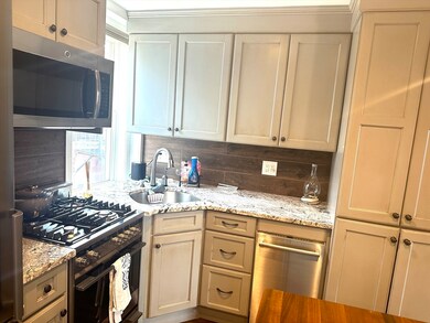 10 Henchman St unit 5R, Boston, MA 02113 - photo 5
