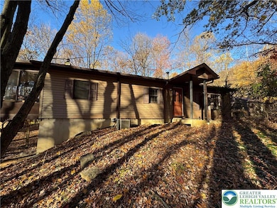 1433 Deer Path Dr, Walnutport, PA 18088 - photo 2