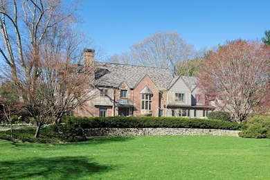 166 Edmunds Rd, Wellesley Hills, MA 02481 - photo 2