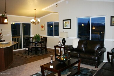Living Room/Dining Area