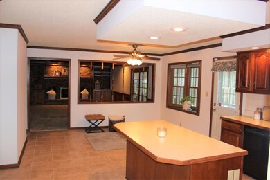 5566 N Cypress St, Newburgh, IN 47630 - photo 4