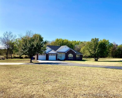 1107 S Thompson Ave, Cushing, OK 74023 - photo 7