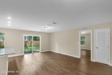 Living / DIning