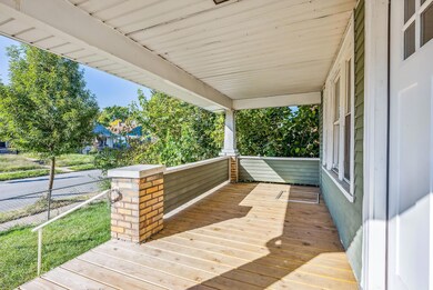 18-web-or-mls-1010-e-15th-ave