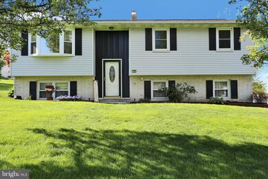 1900 Mcknights Gap Rd, Reading, PA 19604 - photo 2