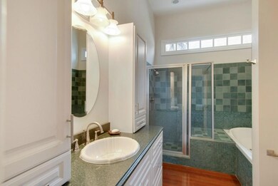 FULL BATHROOM -- 821 OCTAVIA/ FRONT UNIT