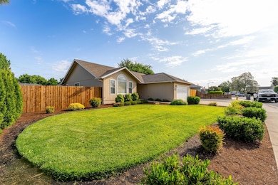 1017 Fairfield Ave, Central Point, OR 97502 - photo 2