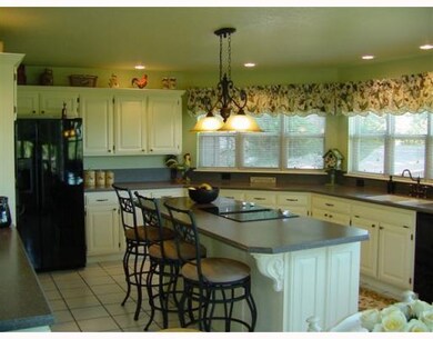 Kitchen. Magnificent kitchen with plenty of storag
