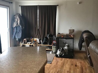 Dining Area w/Patio Doors<|><|>