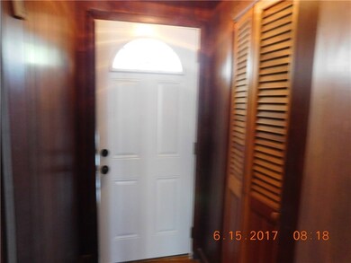 27 Sterling St, Pawtucket, RI 02860 - photo 5