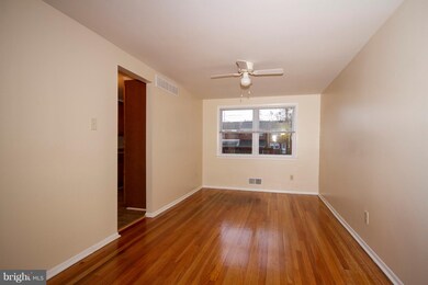 1022 Foxridge Ln, Essex, MD 21221 - photo 5
