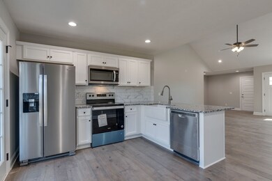 221 Graham Way, Shelbyville, TN 37160 - photo 5