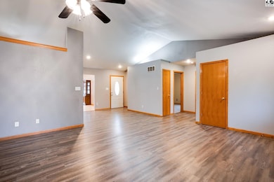 611 E 41st Ave, Hutchinson, KS 67502 - photo 5