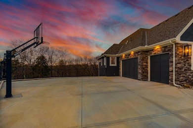 9422 Marion St, Lenexa, KS 66220 - photo 4