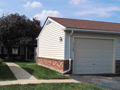 Detached Garage.