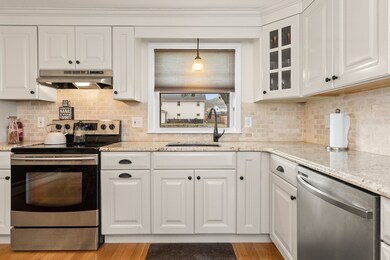 4 Pioneer Cir, Salem, MA 01970 - photo 2