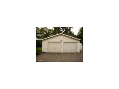 Newer 2.5 Car Garage