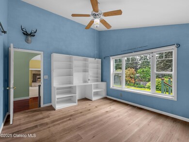 343 Hemlock St-31