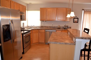 Kitchen & Breakfast Bar #2