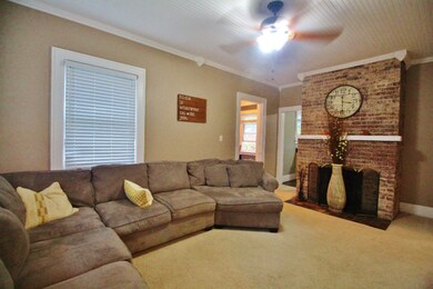 1353 Cedar Living room 2