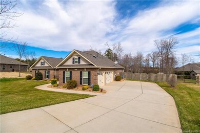 151 Mills Plantation Cir, Troutman, NC 28166 - photo 2