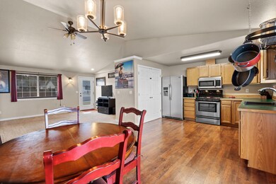 2247 SW 33rd St, Redmond, OR 97756 - photo 6